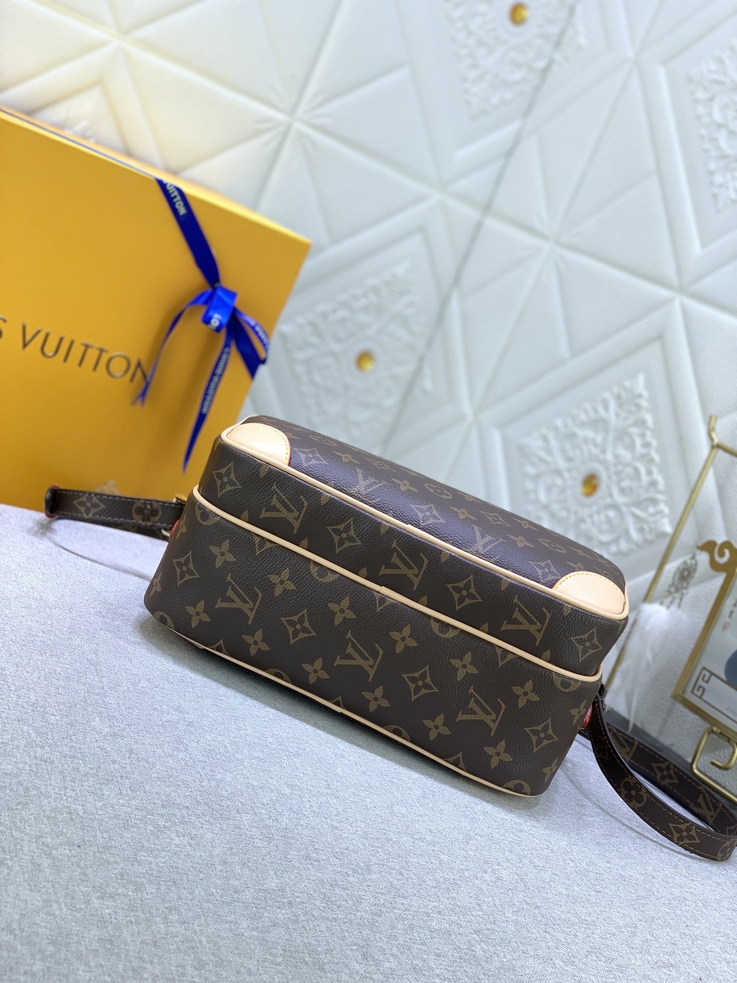 【LOUIS VUITTON】Nile  サイズ: 28*12.5*20 cm
