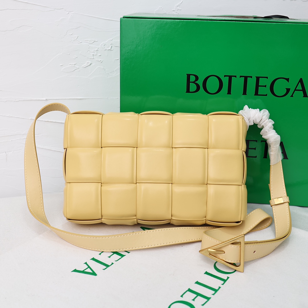【Bottega Veneta】BV Padded Cassette bag -26*8*18CM -10色