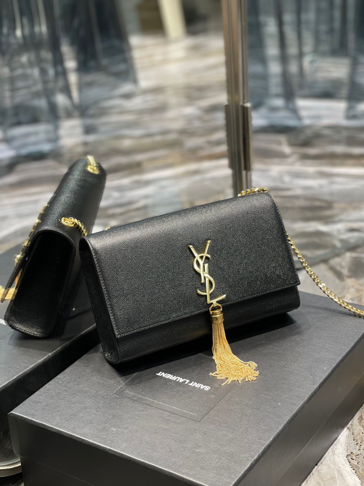 【SAINT LAURENT】  サイズ: 24x14.5x5cm -3色