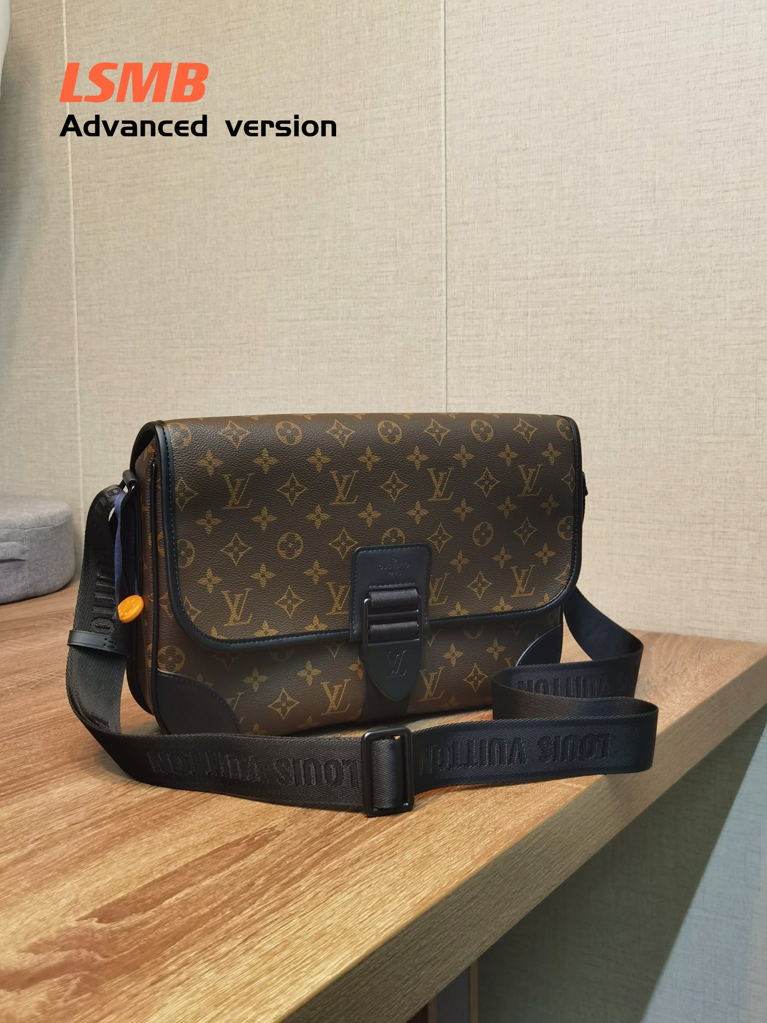 【LOUIS VUITTON】Archy    -35 x 24 x 8 cm