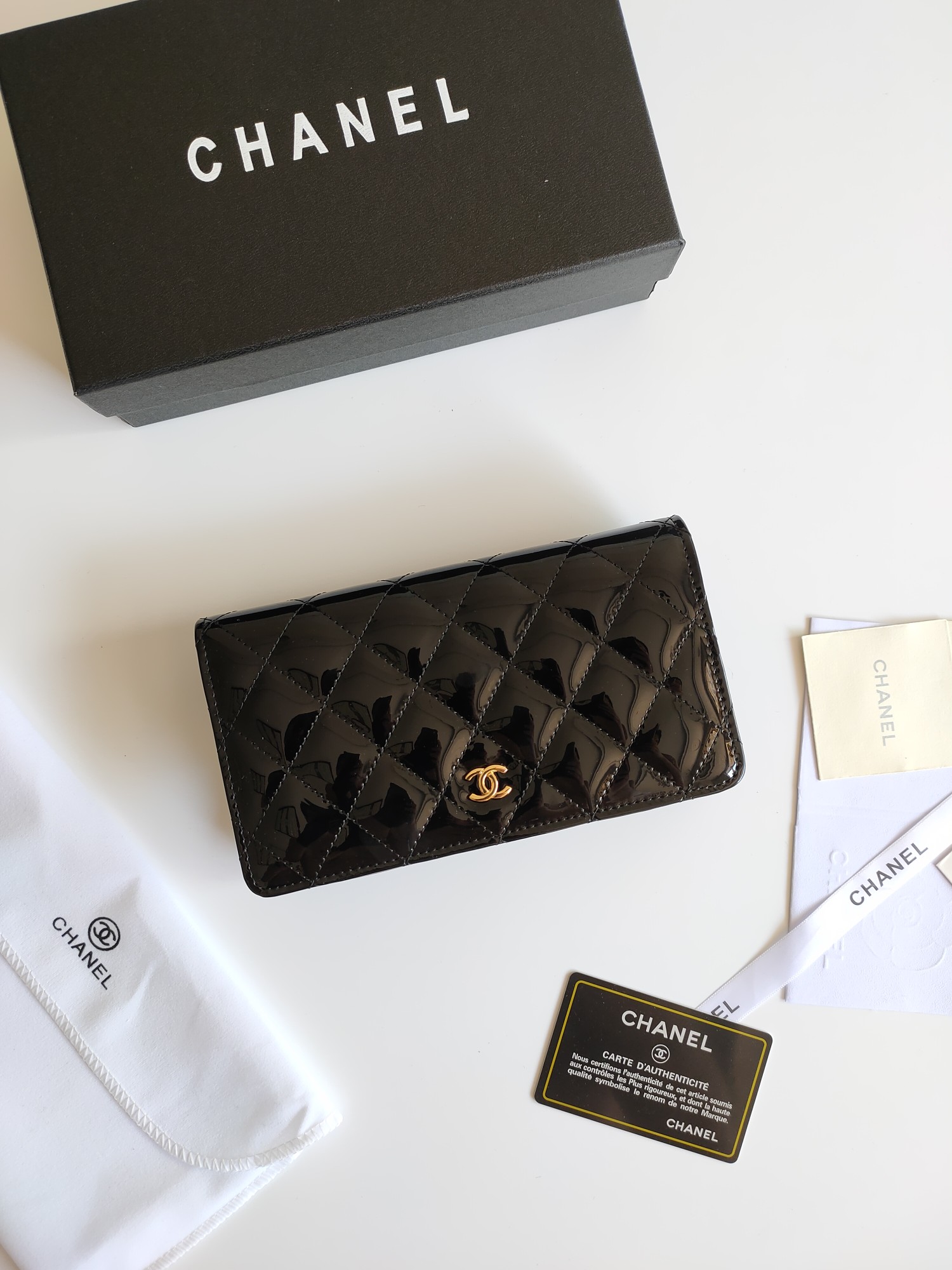 【CHANEL 】二つ折り財布  19-10-3CM
