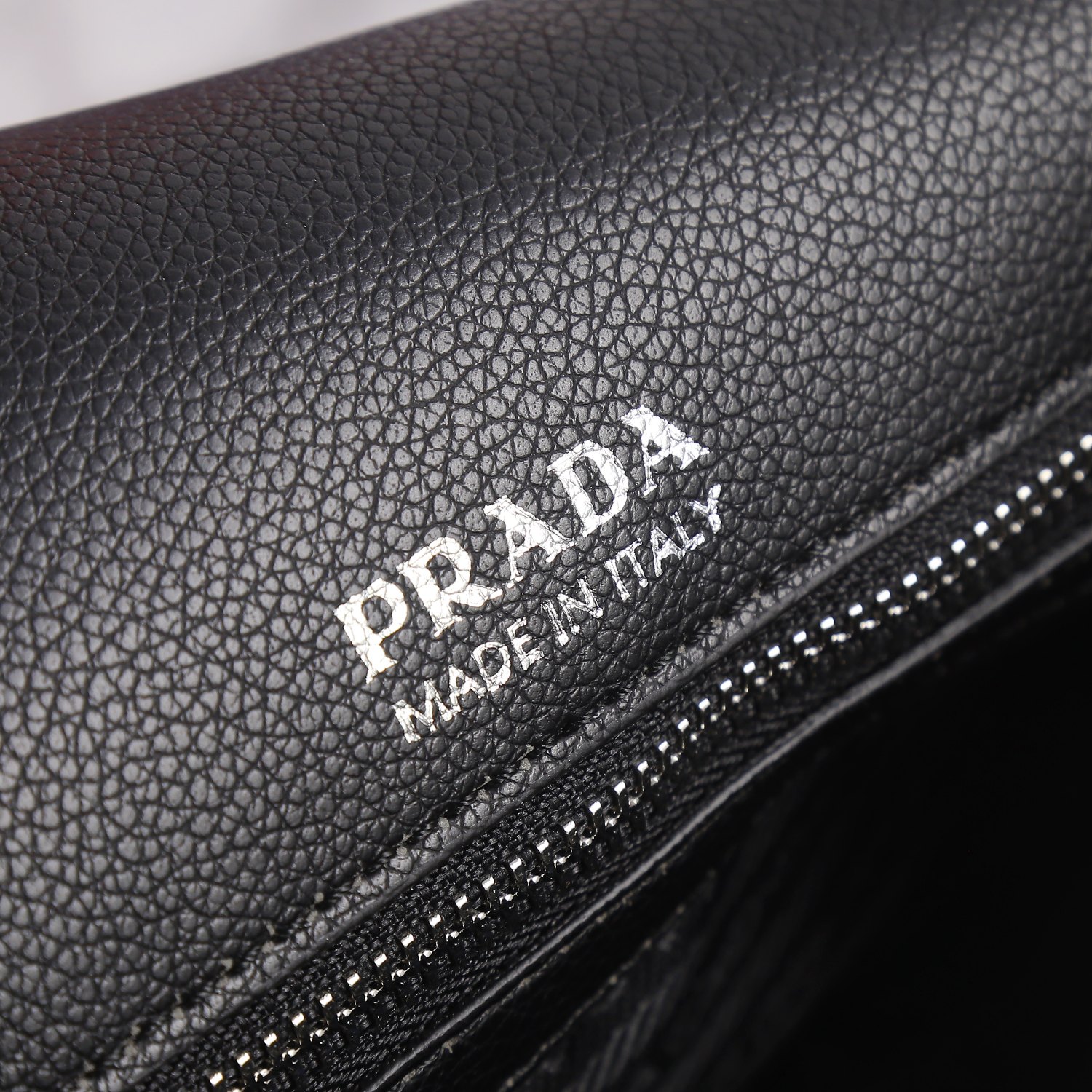 【PRADA】 サイズ: 23*18*9CM -3色