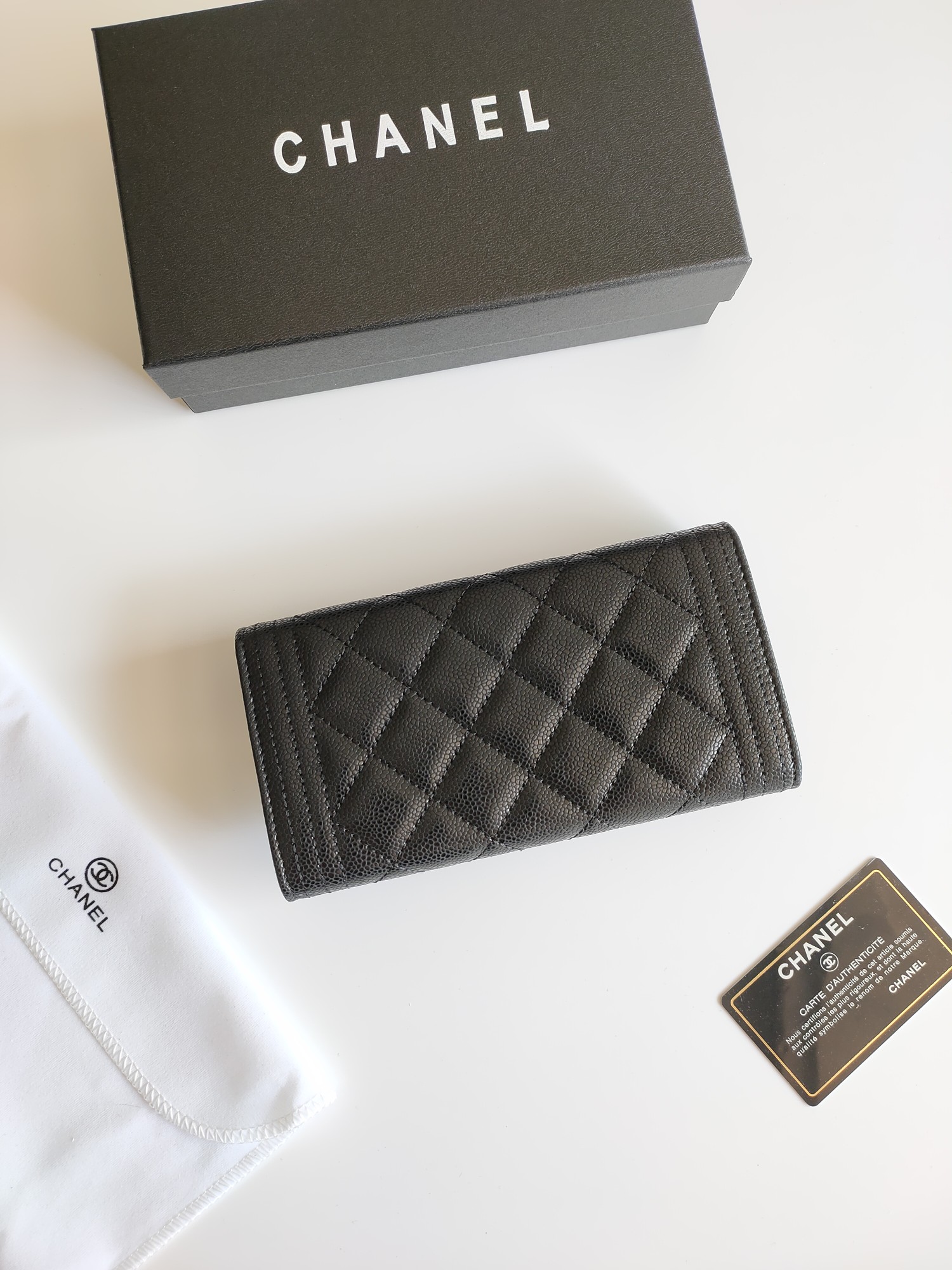 【CHANEL 】二つ折り財布  19-10-3CM