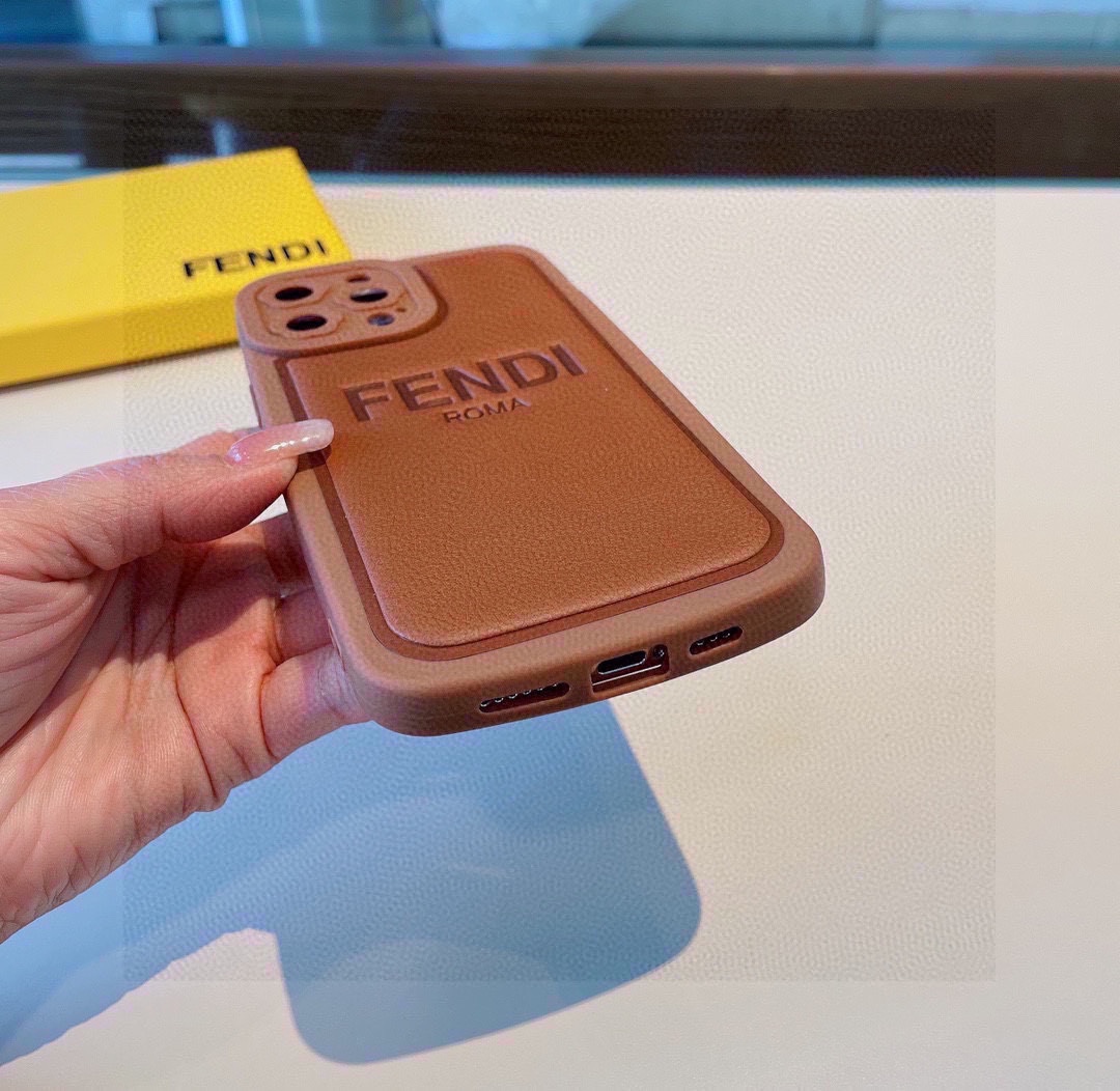 【スマホケース】FENDI  携帯カバー