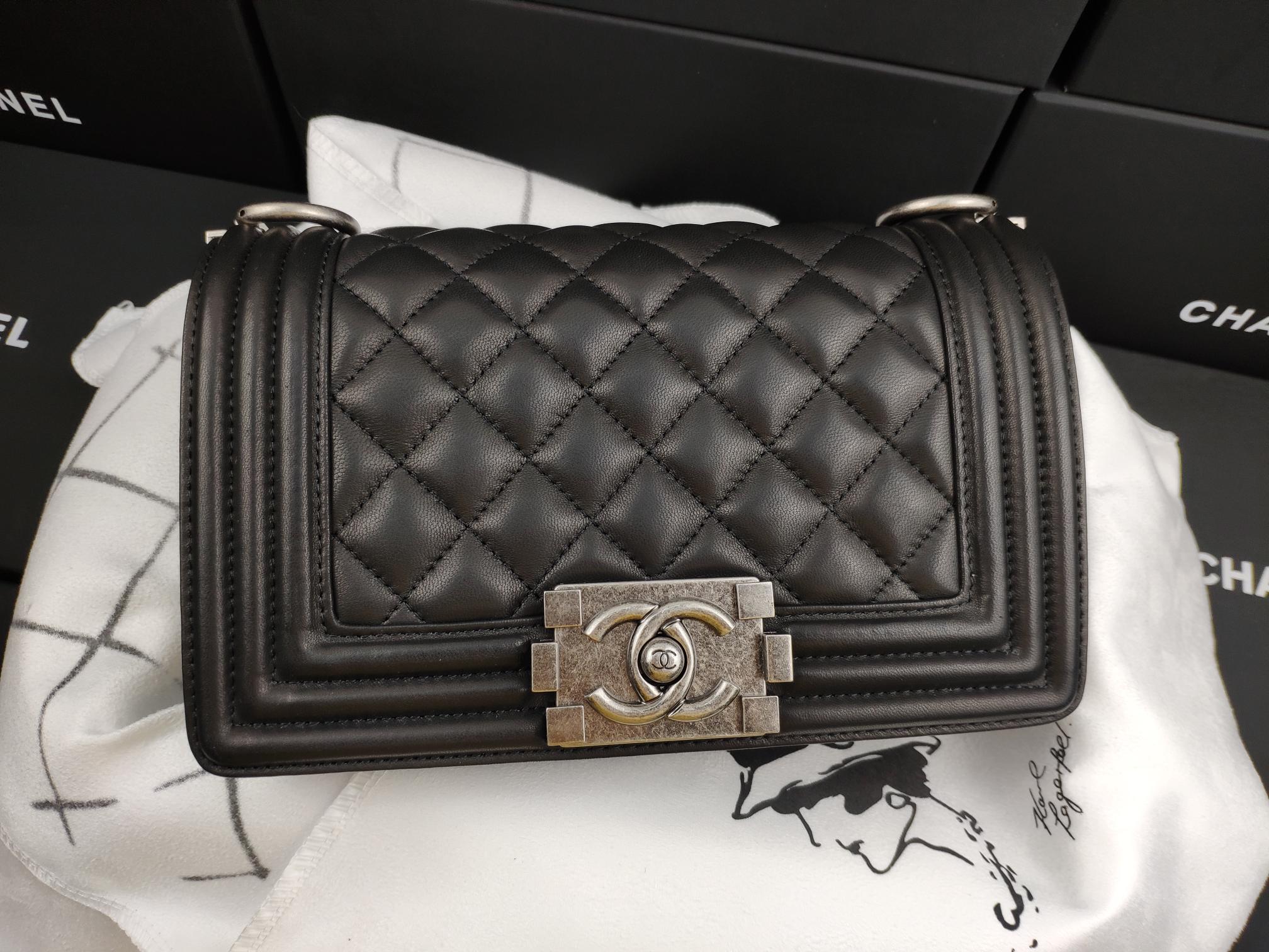 (シャネル )ボーイキャビアスキンショルダBAG LEBOY 2size