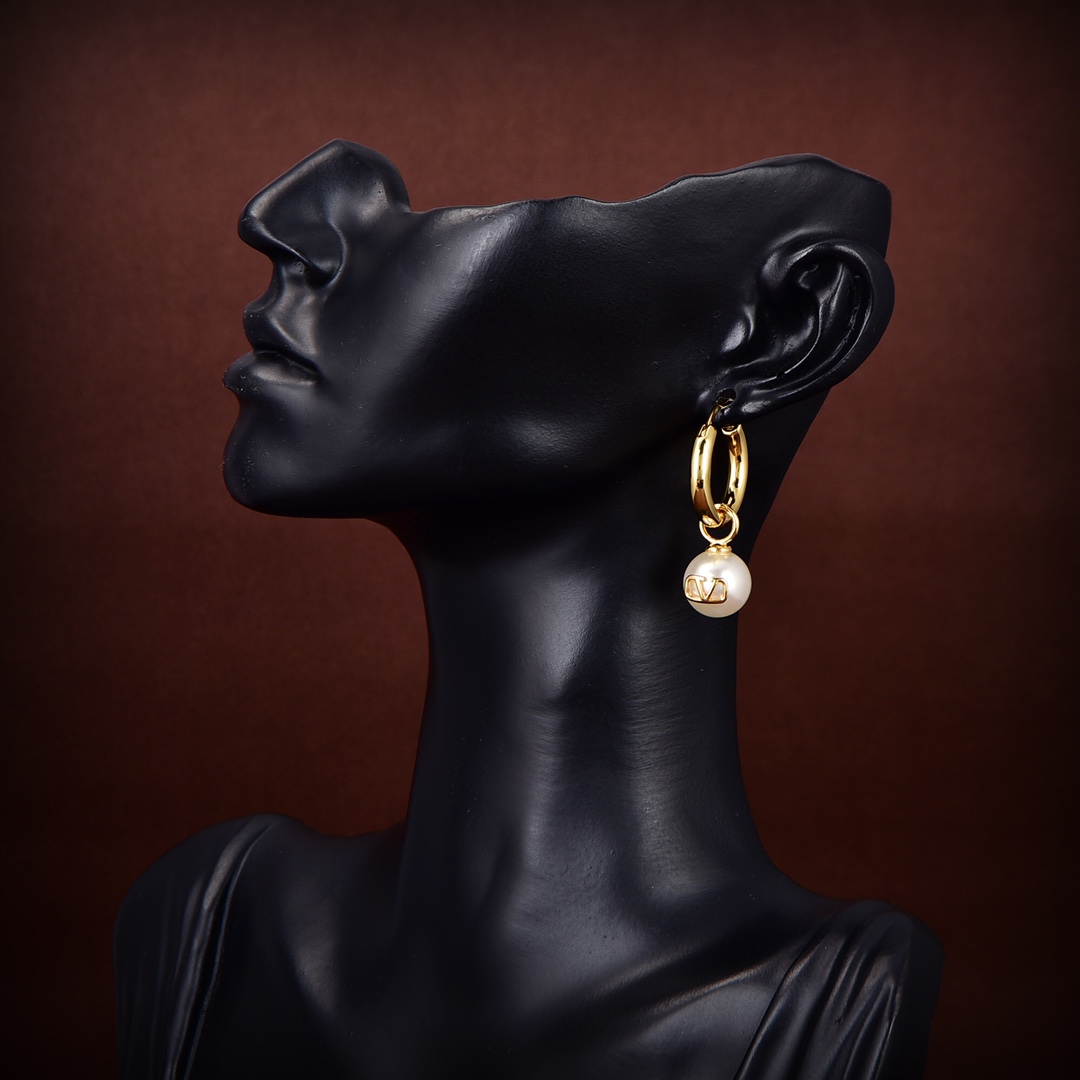 【ピアス】★ Valentino ＆ 人気商品