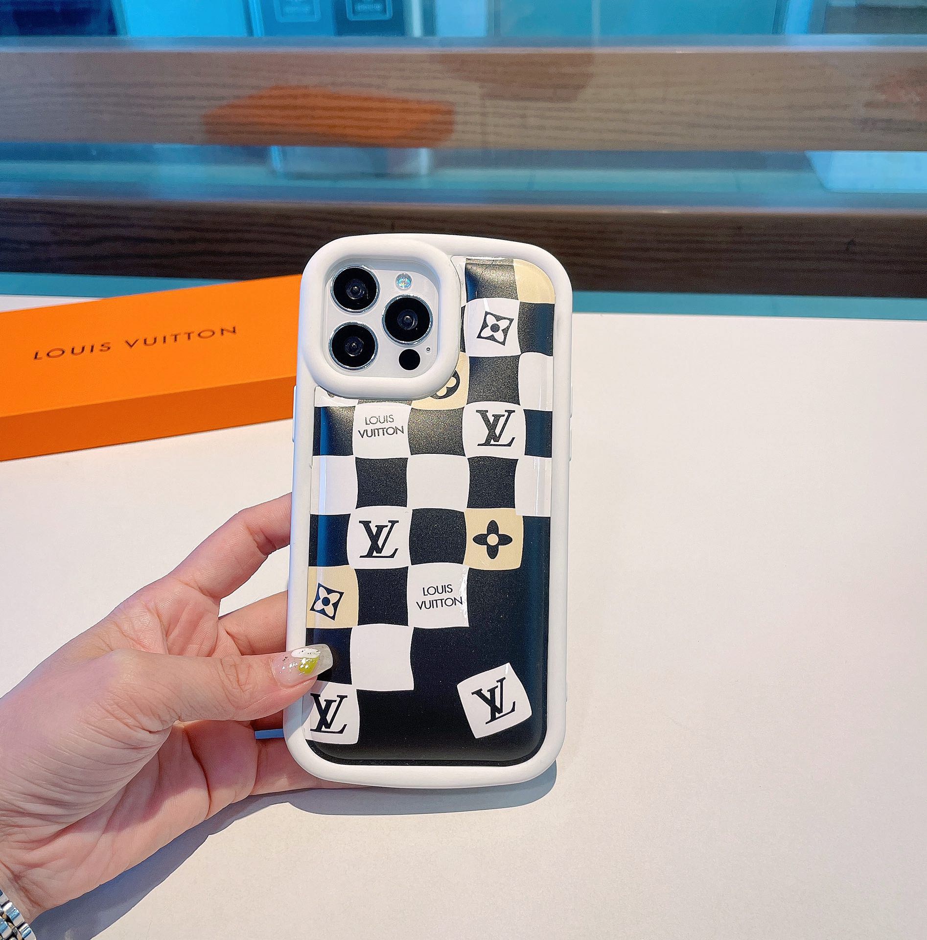 【スマホケース】LV  携帯カバー   -2色