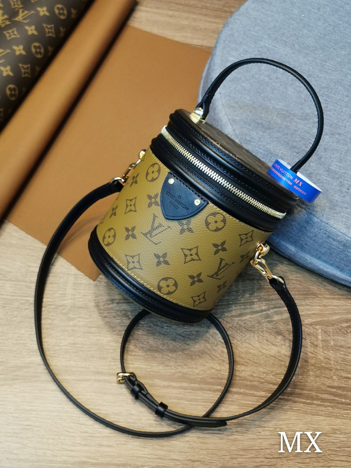 【LOUIS VUITTON】 番号：M43986 サイズ:15.0x 17.0x 15.0 CM