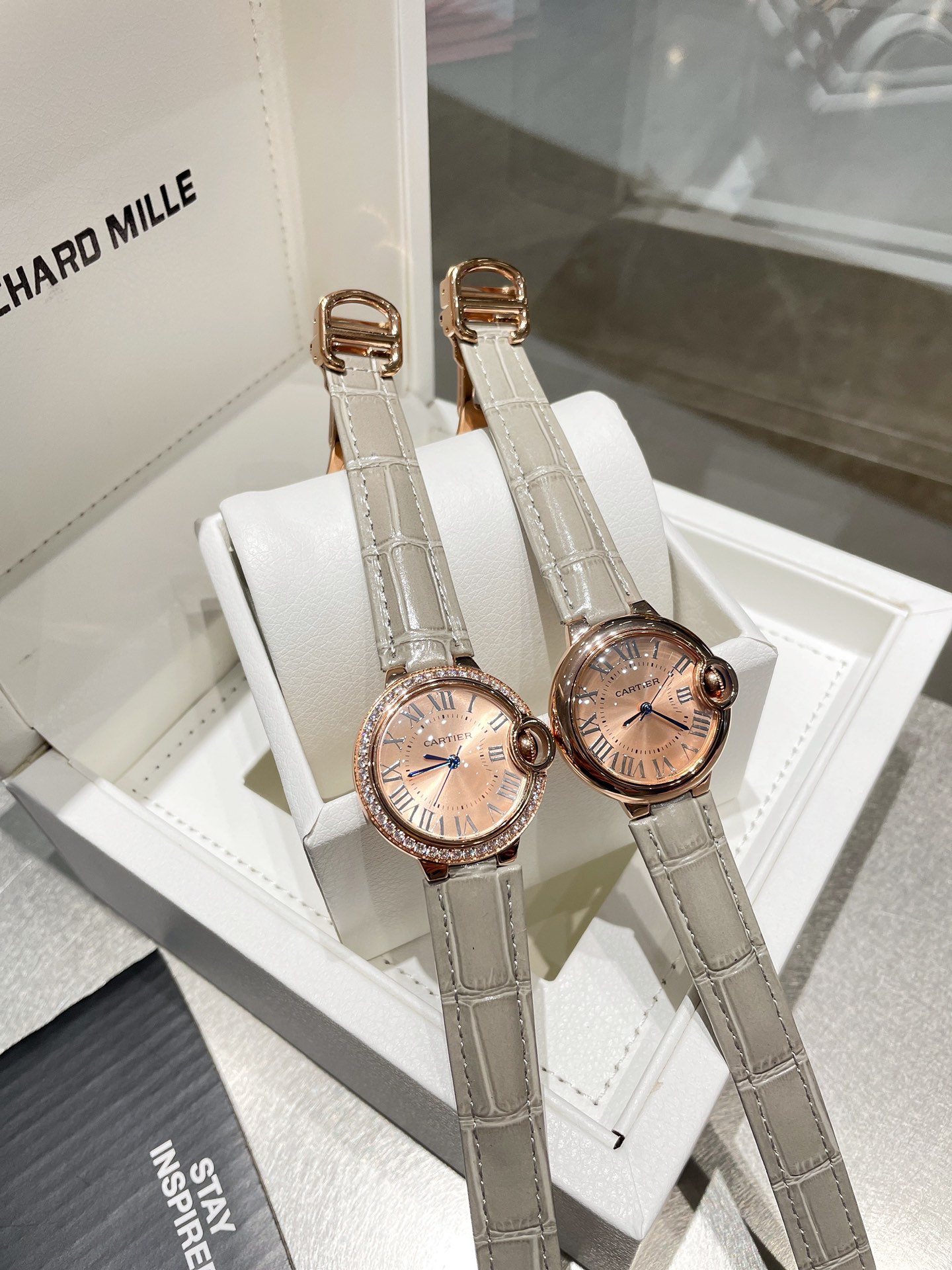 【Cartier】 レディース  33MM