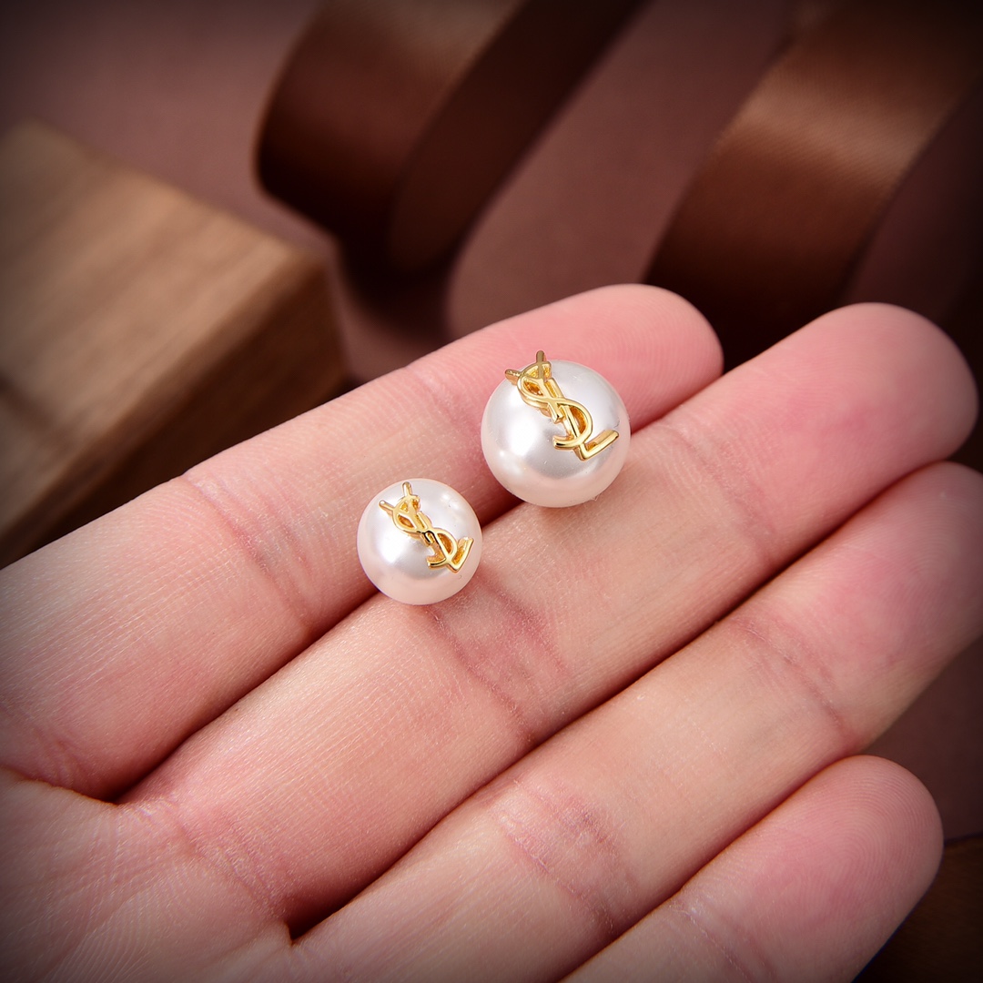 【ピアス】★ Yves Saint Laurent ★