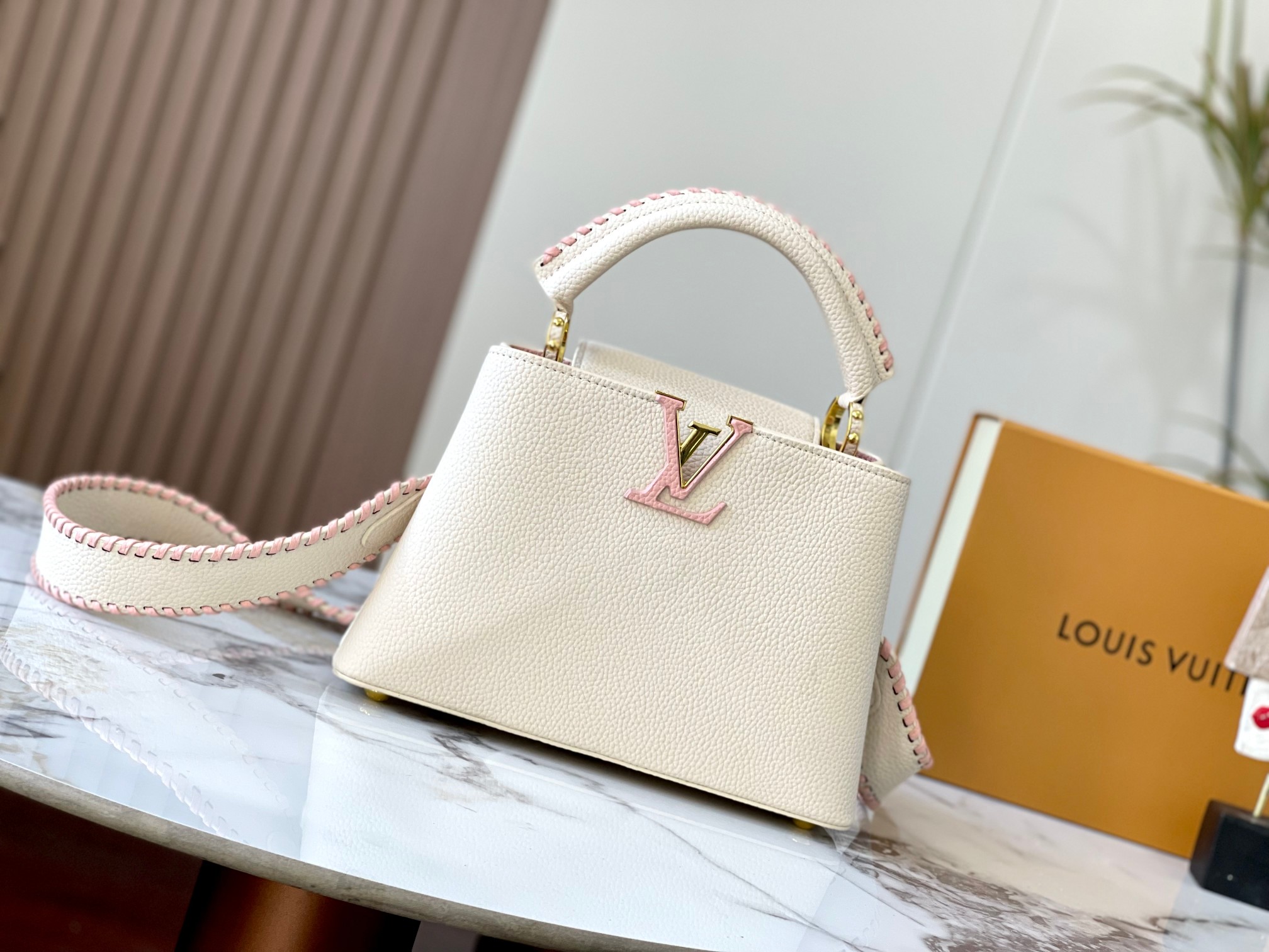 【LOUIS VUITTON】 Capucines -2SIZE  -2色