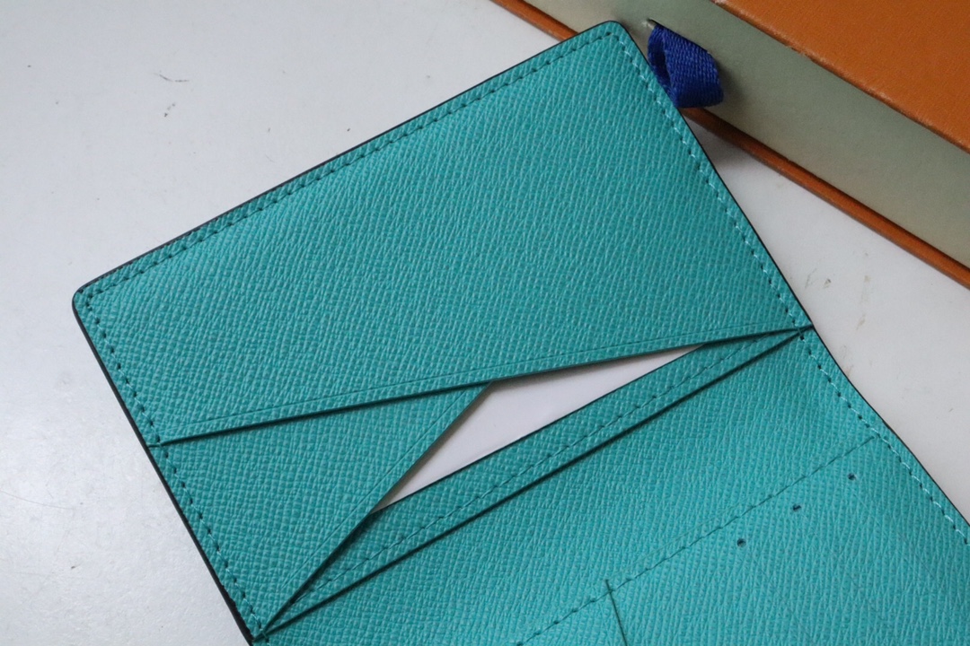 【LOUIS VUITTON】Eclipse 7.5 x 11.1 x 1CM -2色