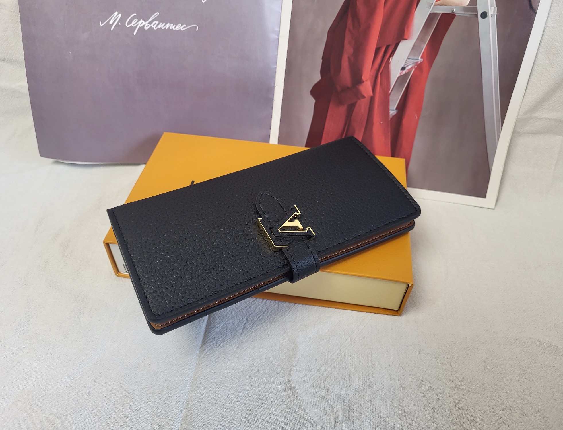 【LOUIS VUITTON】 LV Vertical  10 x 19 x 1.7  cm -3色