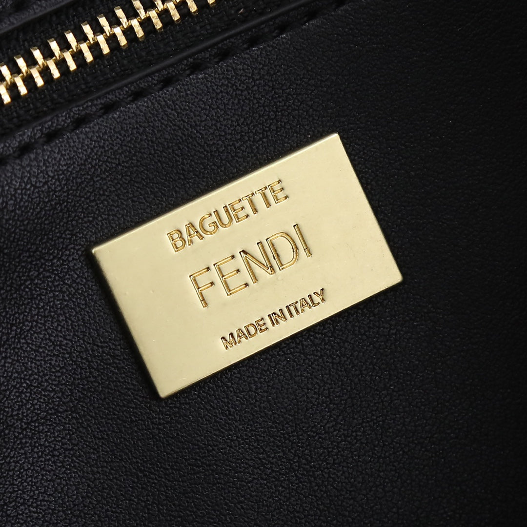 【FENDI】 番号:3304  サイズ:24×7×13cm  -3色