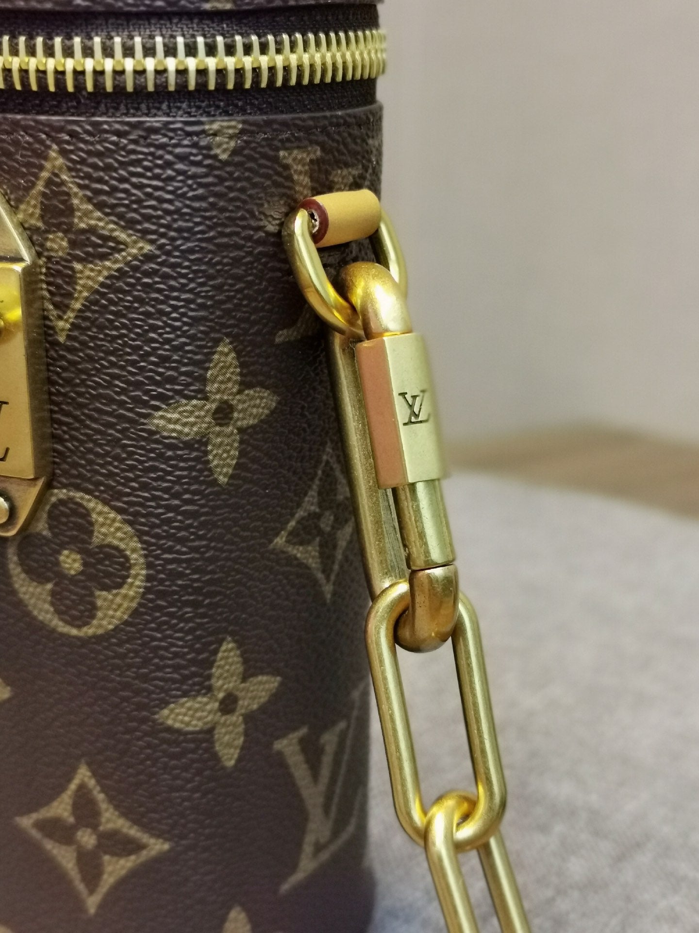 【LOUIS VUITTON】 番号：M44914 サイズ: 11x6x16.5cm