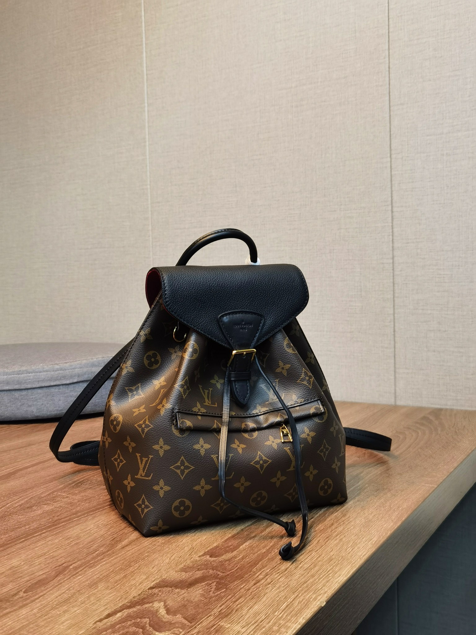 【LOUIS VUITTON】Montsouris   -2SIZE -2色