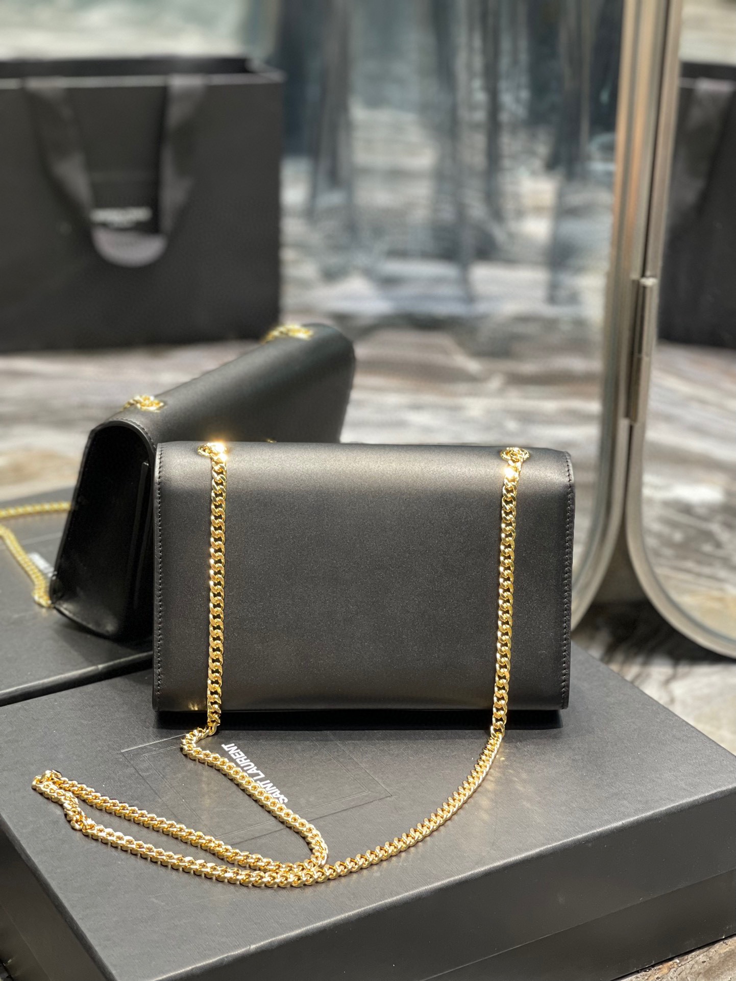 【SAINT LAURENT】  サイズ: 24x14.5x5cm -2色