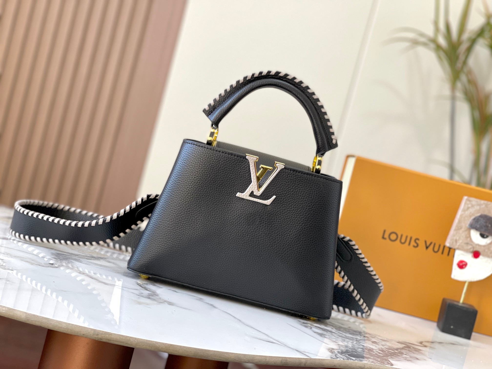 【LOUIS VUITTON】 Capucines -2SIZE  -2色