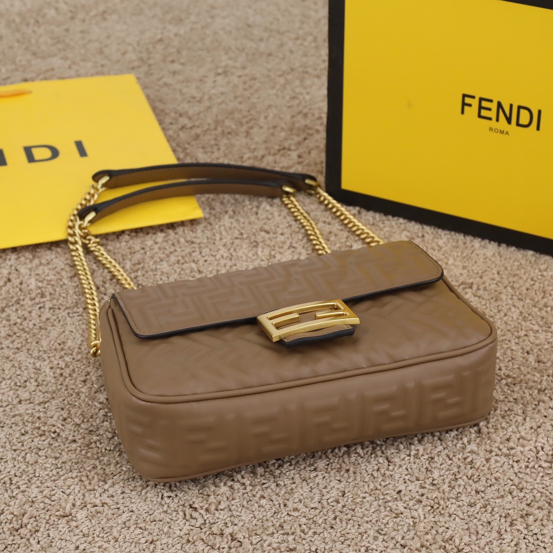 【FENDI】 番号:3304  サイズ:24×7×13cm  -3色