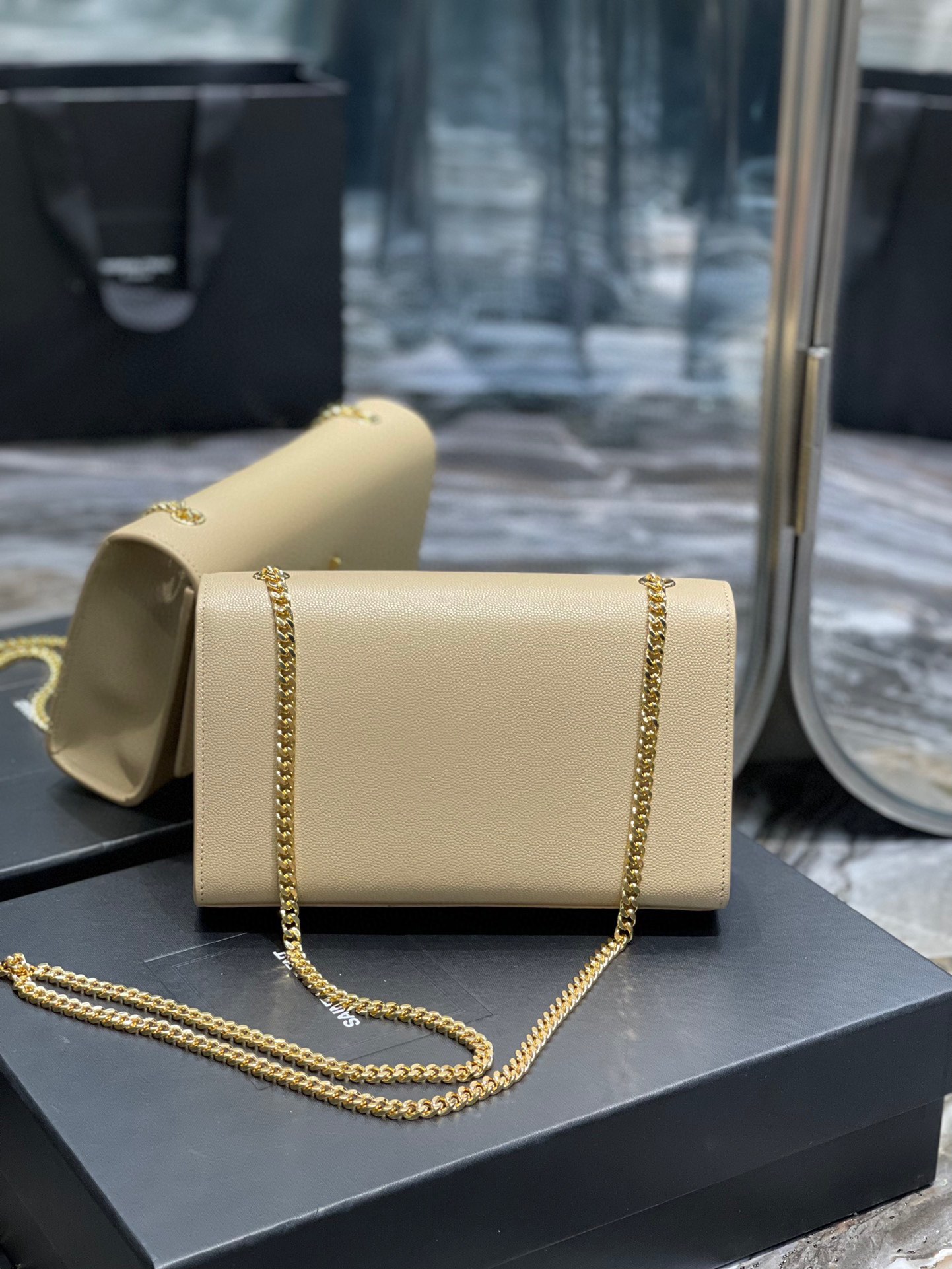 【SAINT LAURENT】  サイズ: 24x14.5x5cm -3色