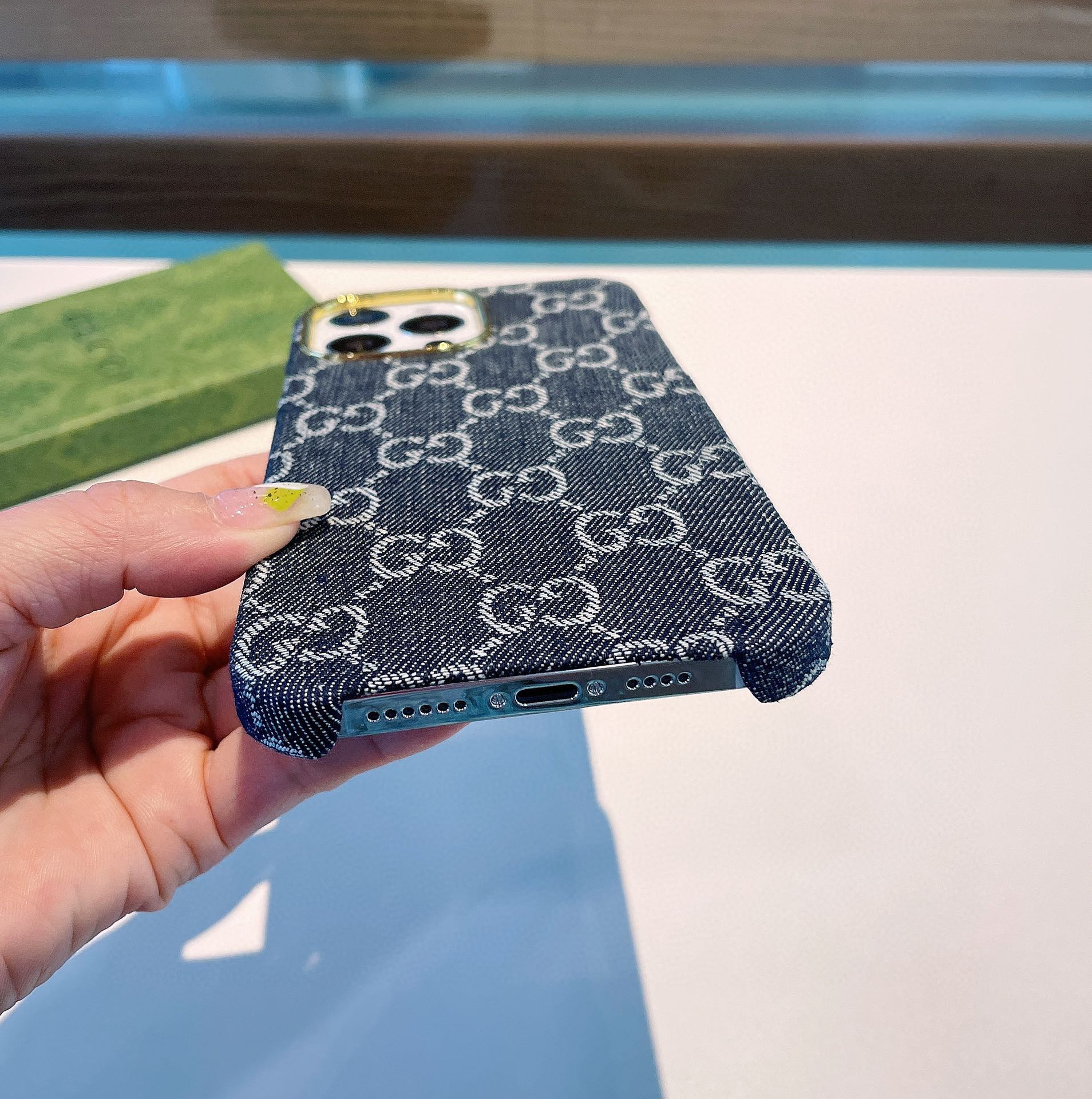 【スマホケース】Gucci  携帯カバー   -2色