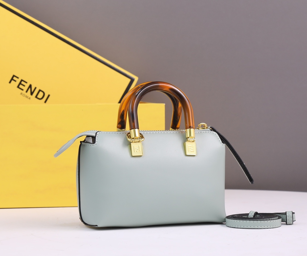 【FENDI】 By The Way Boston  サイズ: 17x8x12 cm -4色