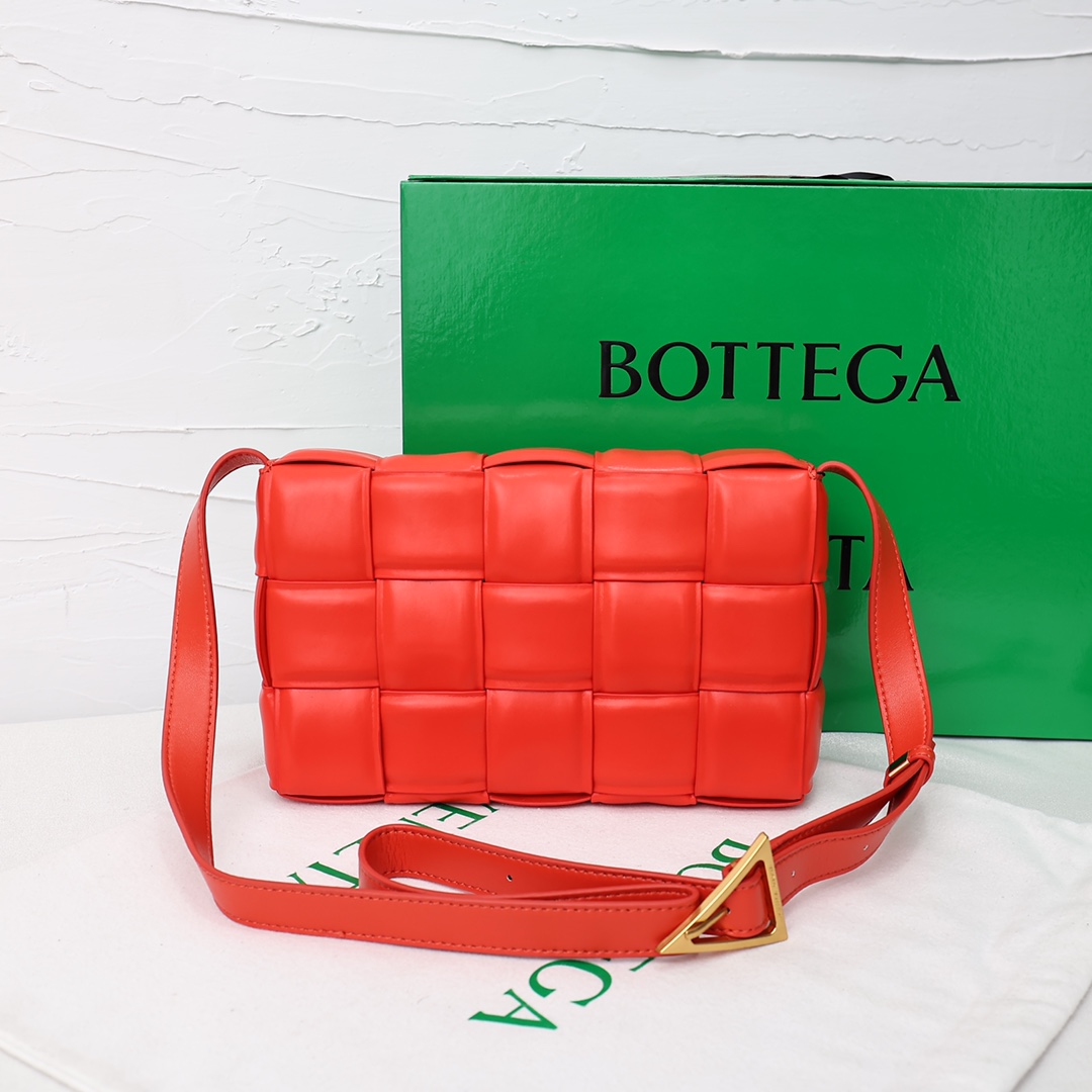 【Bottega Veneta】BV Padded Cassette bag -26*8*18CM -10色
