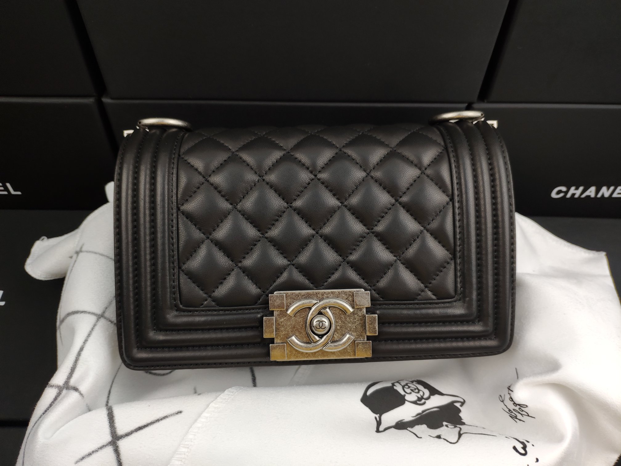 (シャネル )ボーイキャビアスキンショルダBAG LEBOY 2size