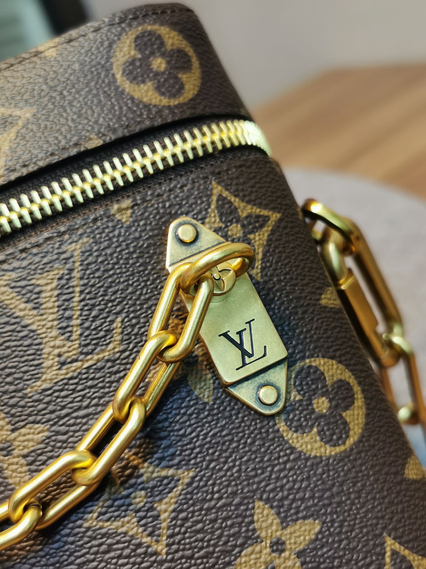 【LOUIS VUITTON】 番号：M44914 サイズ: 11x6x16.5cm