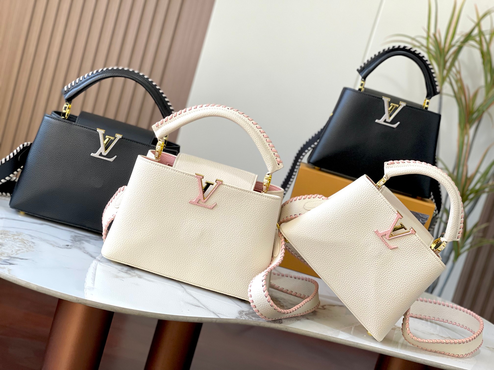 【LOUIS VUITTON】 Capucines -2SIZE  -2色
