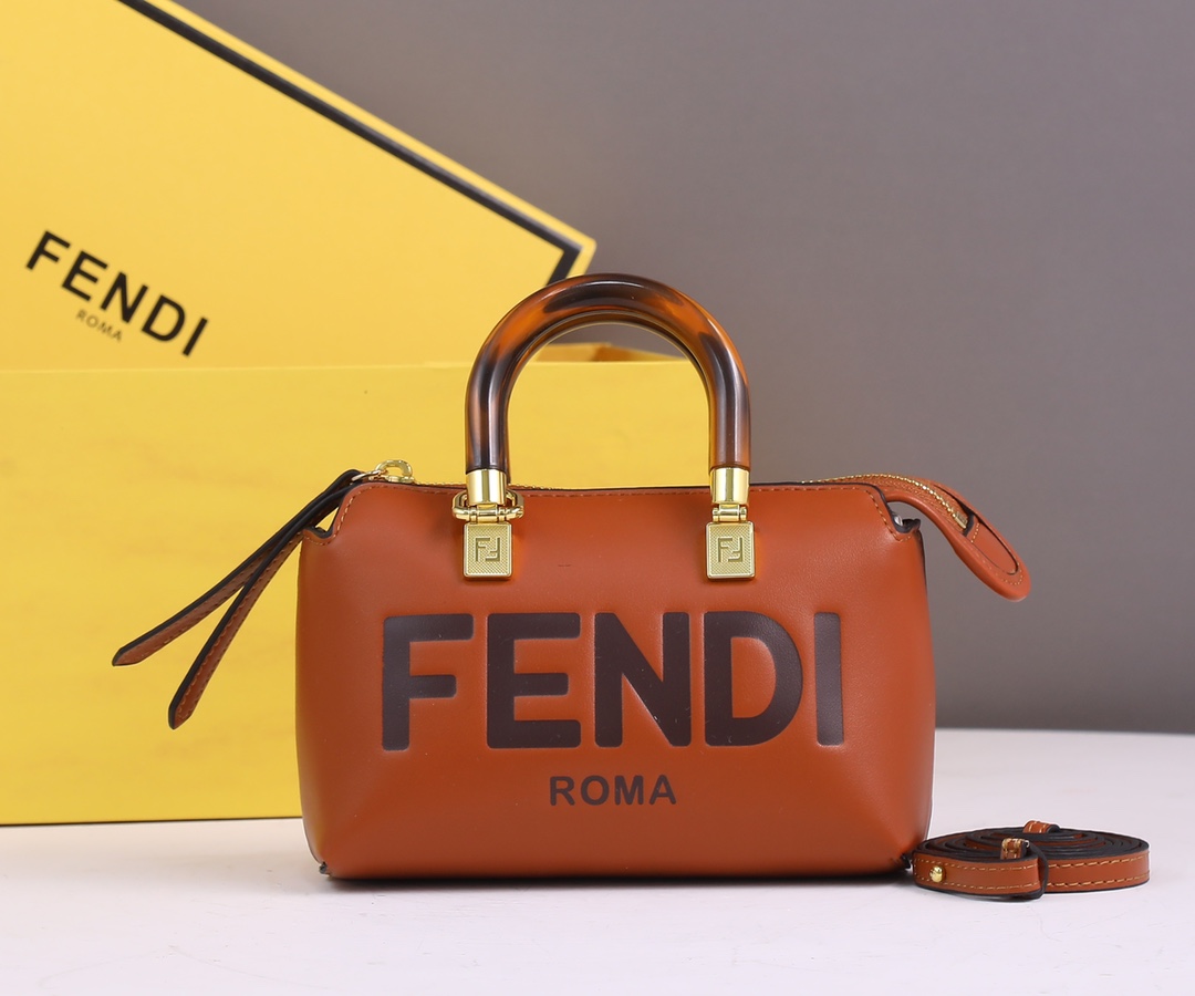 【FENDI】 By The Way Boston  サイズ: 17x8x12 cm -4色