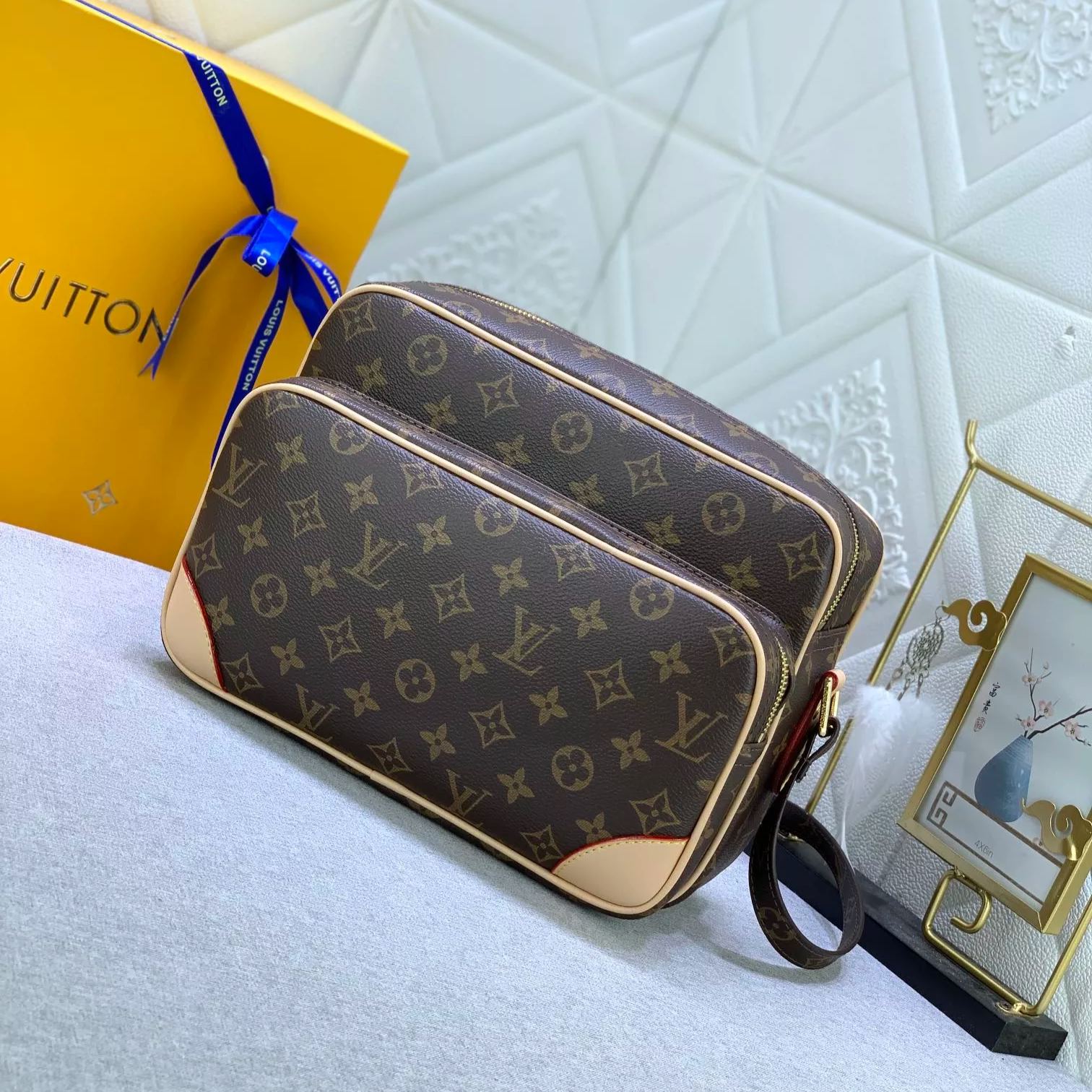 【LOUIS VUITTON】Nile  サイズ: 28*12.5*20 cm