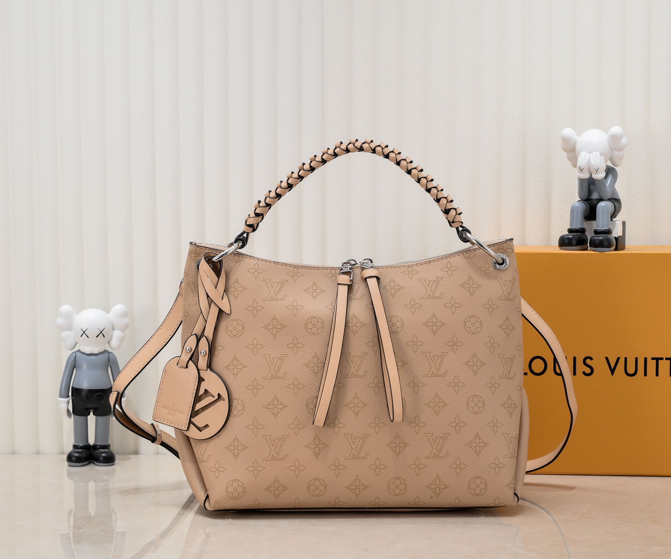【LOUIS VUITTON】  32*26*17cm -4色