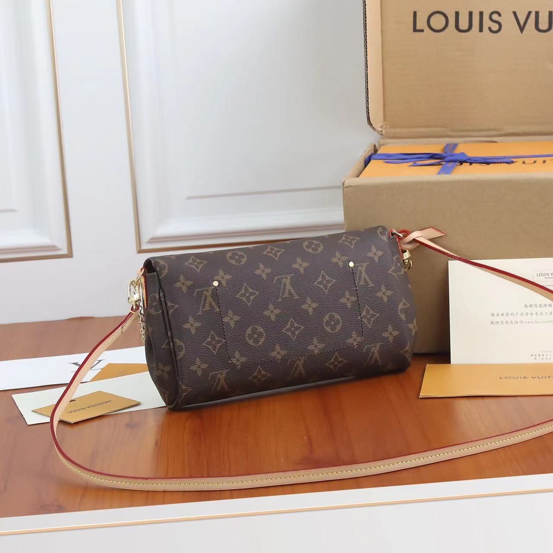 【LOUIS VUITTON】Favorite   サイズ: 28x15x4 cm -3色