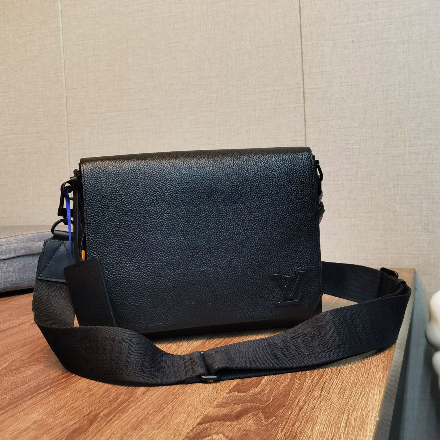 【LOUIS VUITTON】NEW MESSENGER   -28 x 24 x 10 cm