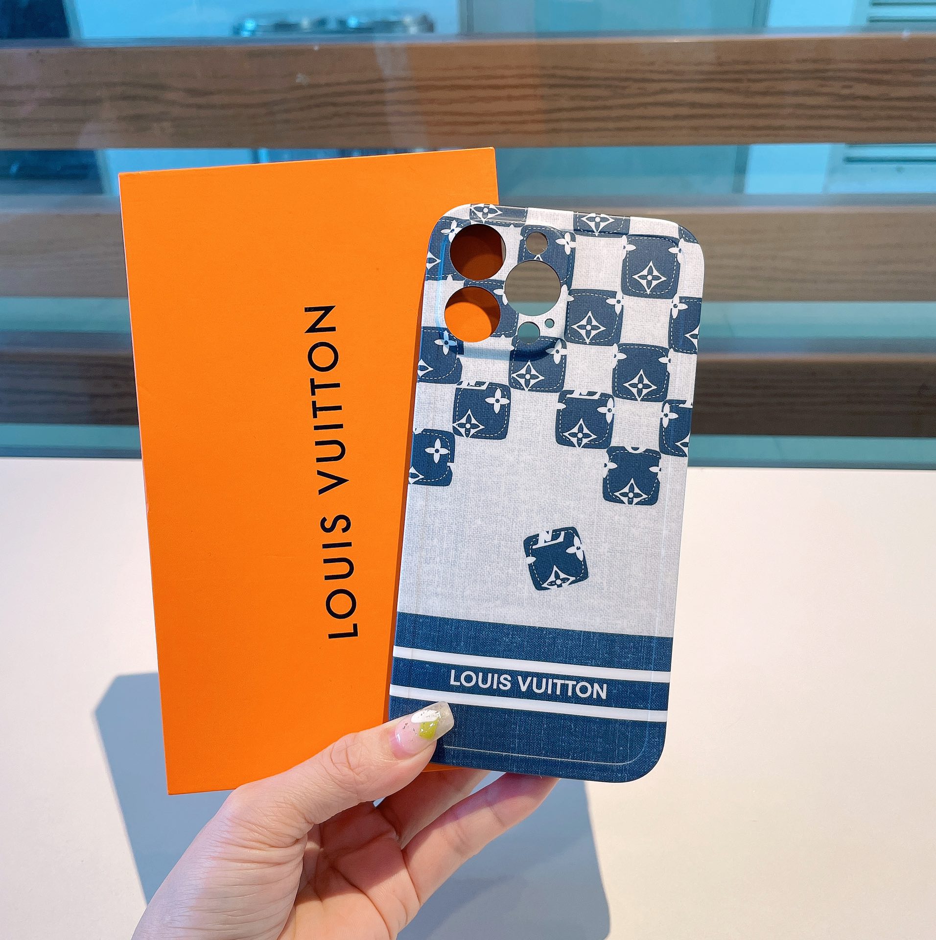 【スマホケース】 LV  携帯カバー   -2色