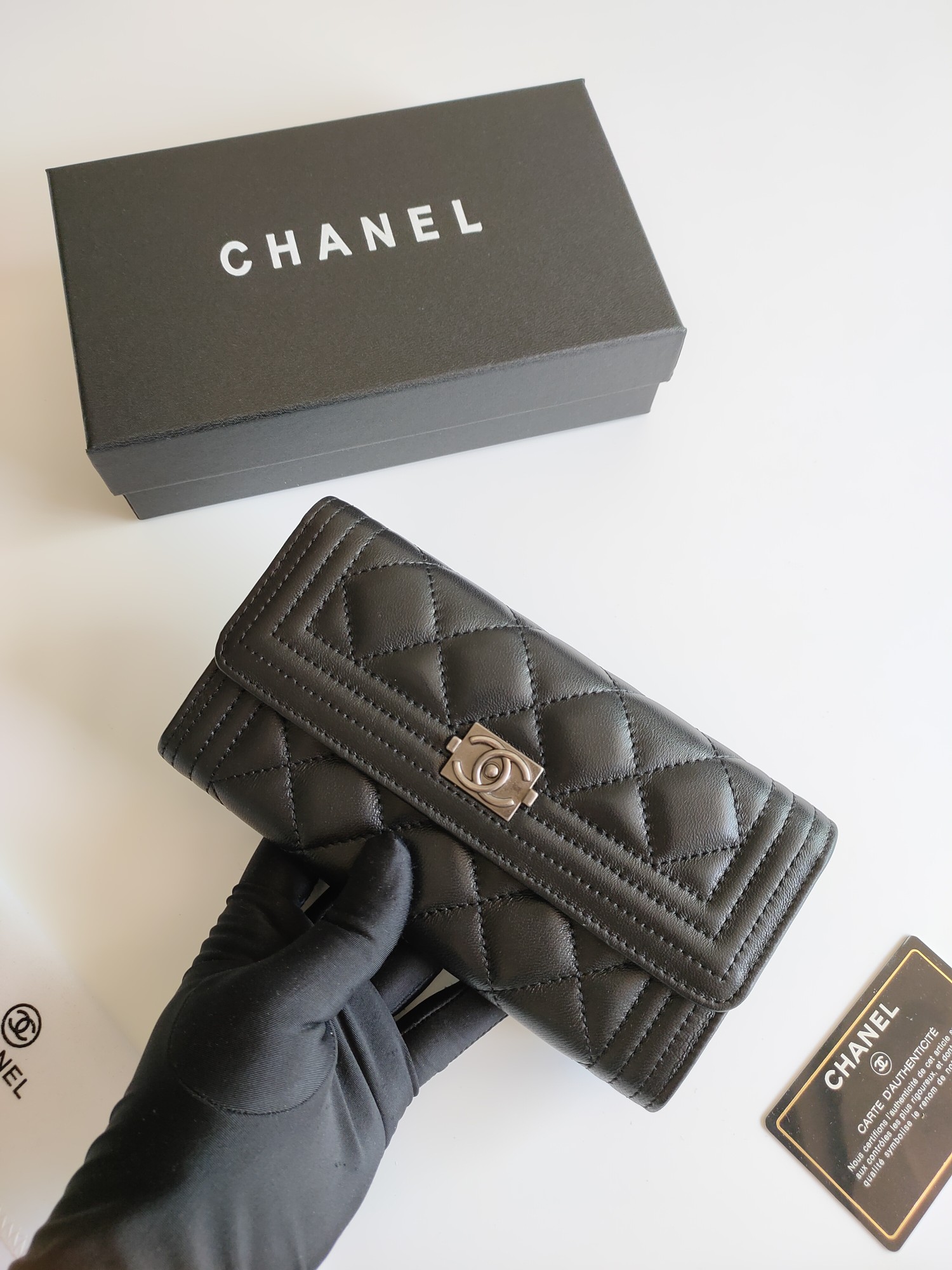 【CHANEL 】二つ折り財布  19-10-3CM