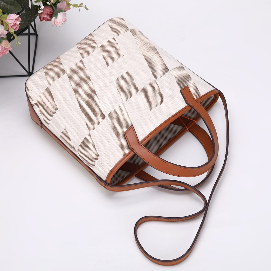 HERMES(エルメス)  CABAS HEN BIAIS Hen biais 27-8.5-24cm  2色