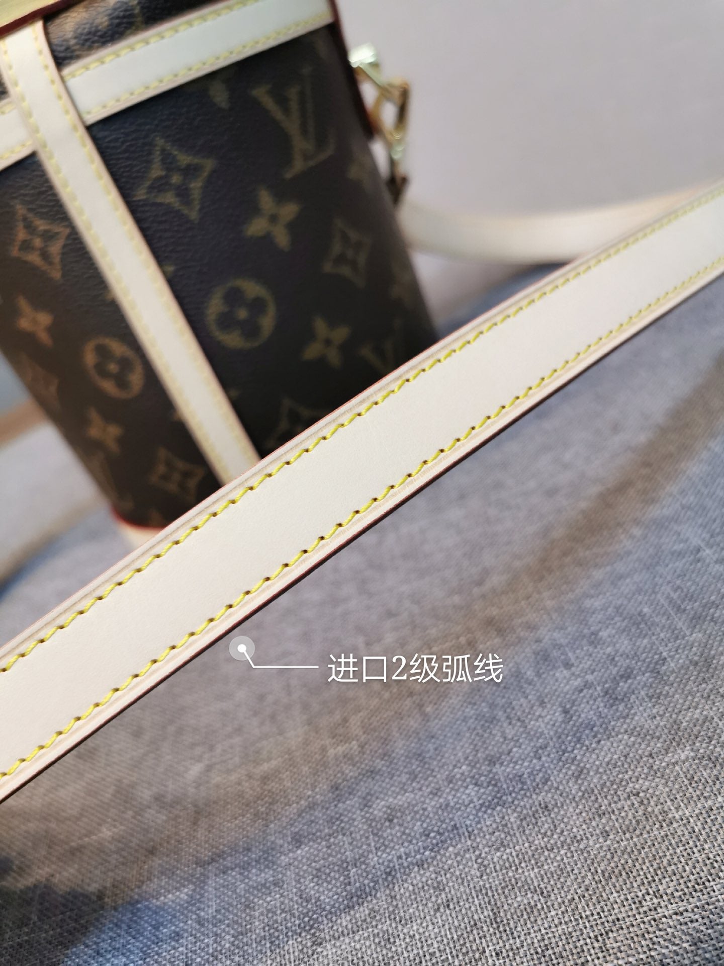 【LOUIS VUITTON】 番号：M43587 サイズ:22.0 x 23.0 x 14.0 cm