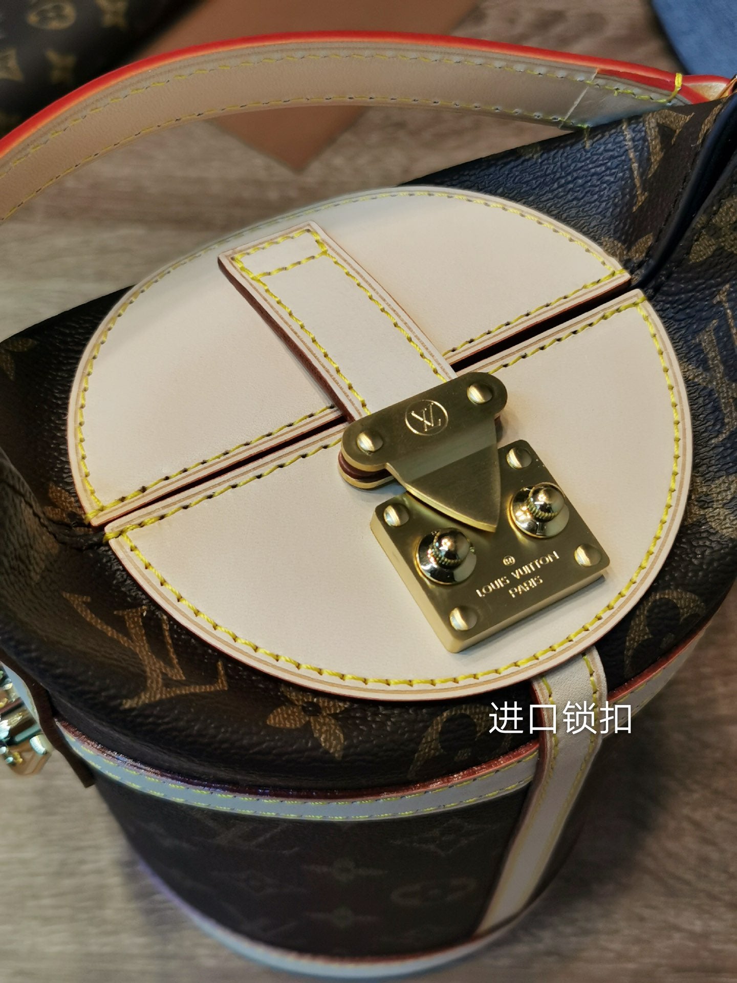【LOUIS VUITTON】 番号：M43587 サイズ:22.0 x 23.0 x 14.0 cm