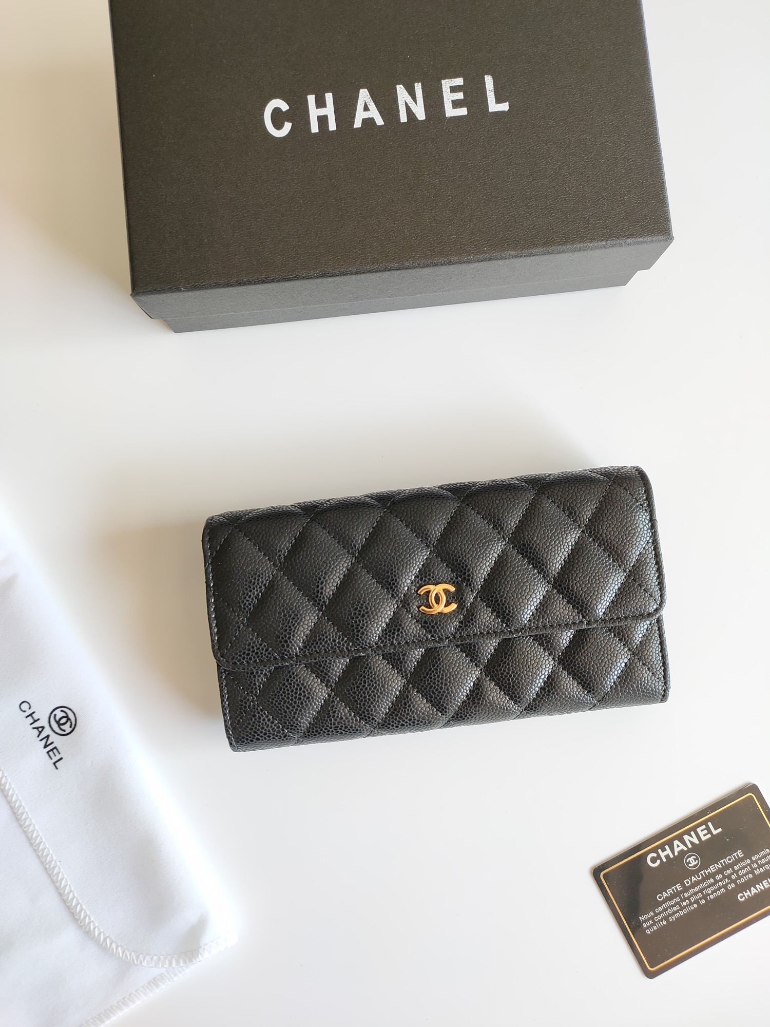 【CHANEL 】二つ折り財布  19-10-3CM
