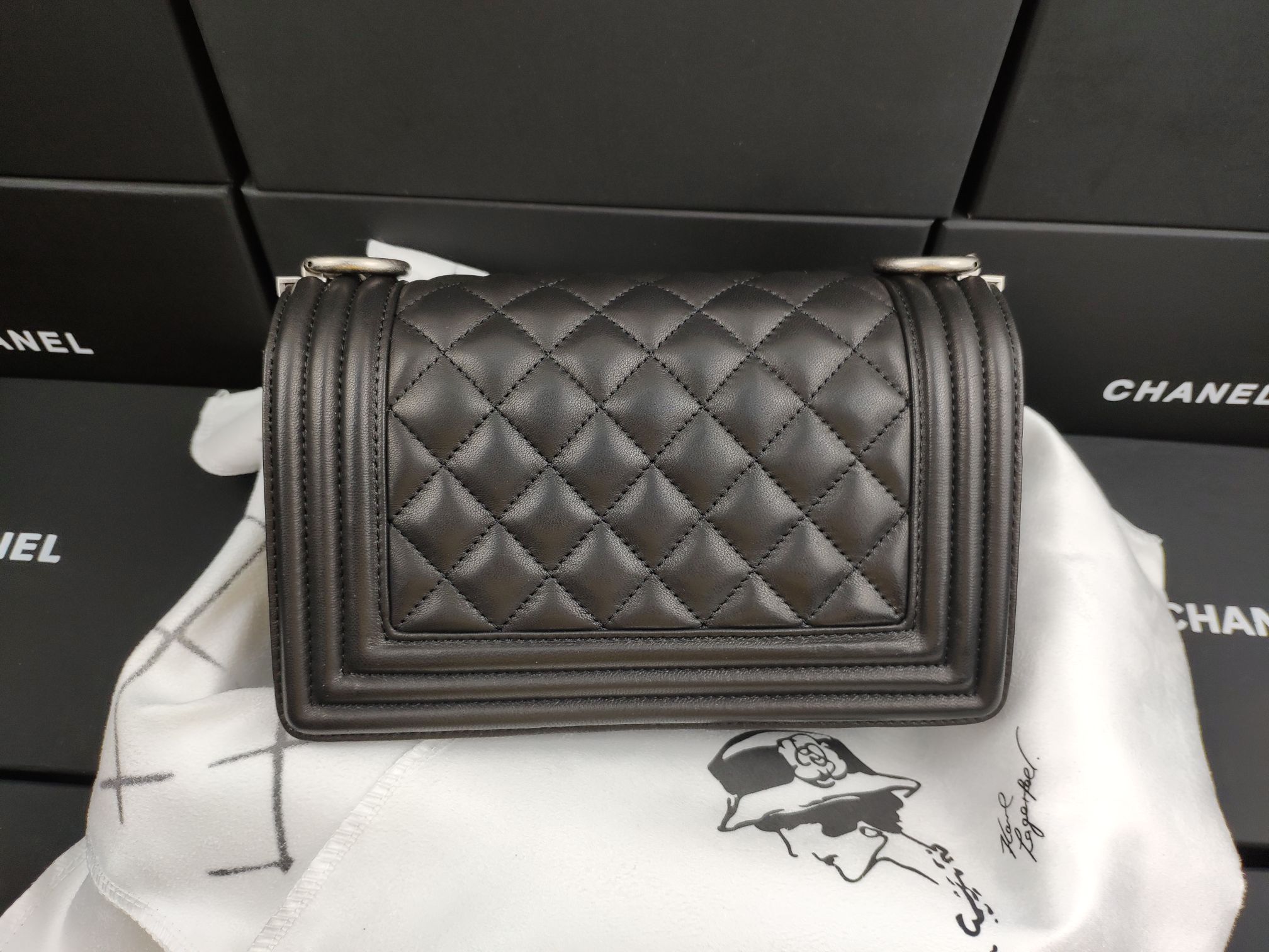 (シャネル )ボーイキャビアスキンショルダBAG LEBOY 2size