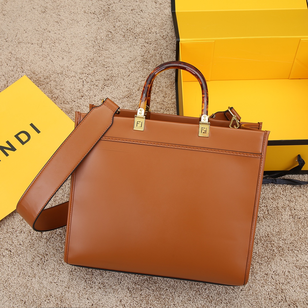 【FENDI】 番号:3363  サイズ: 35x17x31cm  -2色