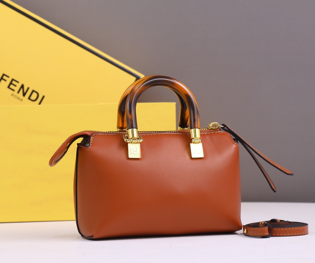 【FENDI】 By The Way Boston  サイズ: 17x8x12 cm -4色