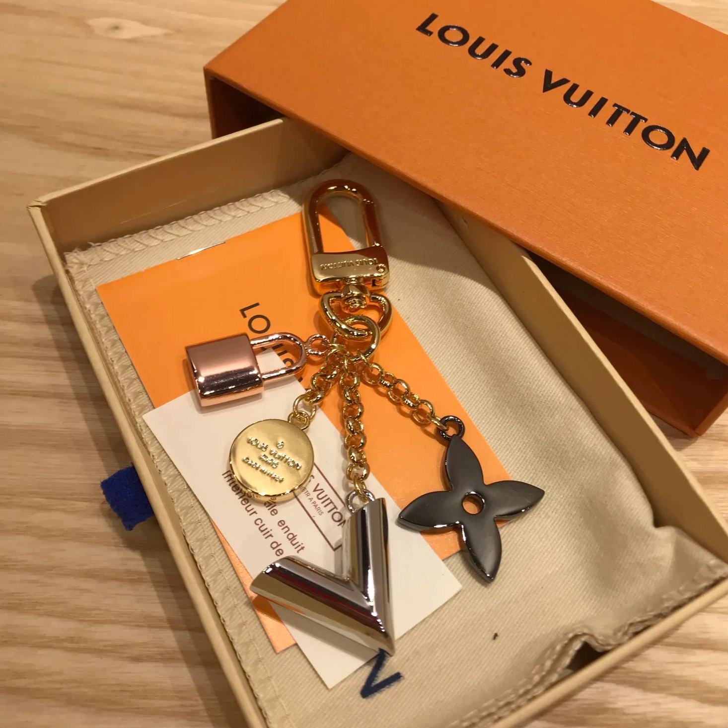 【LOUIS VUITTON】 キーホルダー