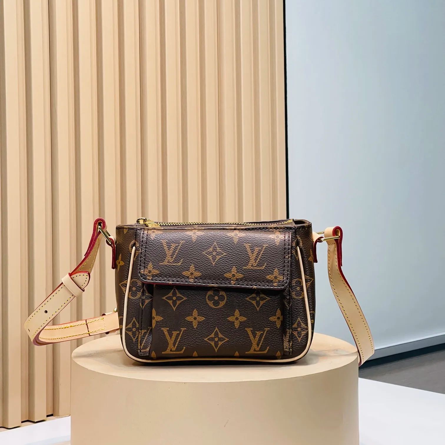 【LOUIS VUITTON】 19x14x9cm