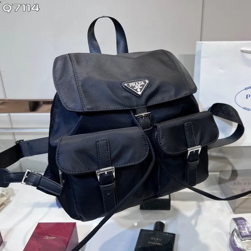 【PRADA】 サイズ: 28*30*10CM