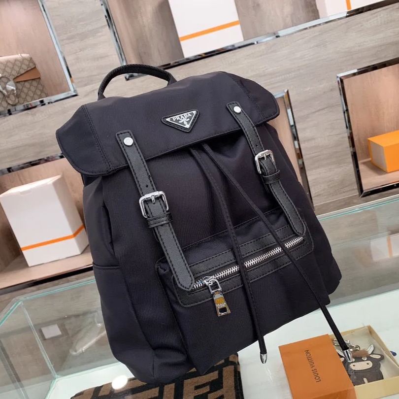 【PRADA】 サイズ: 31*33*10CM
