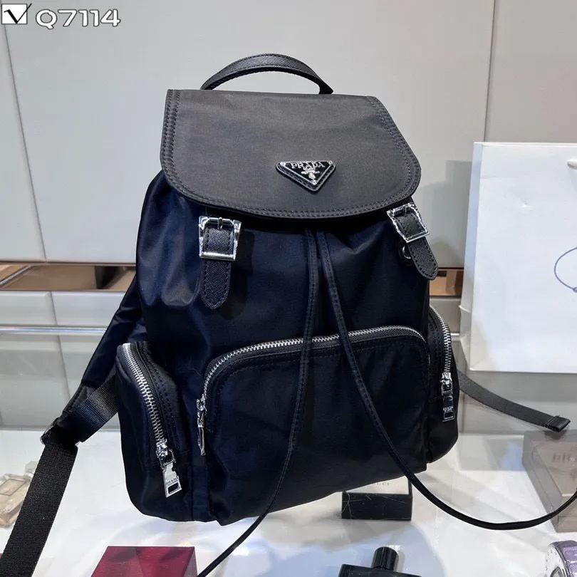 【PRADA】 サイズ: 31*33*10CM