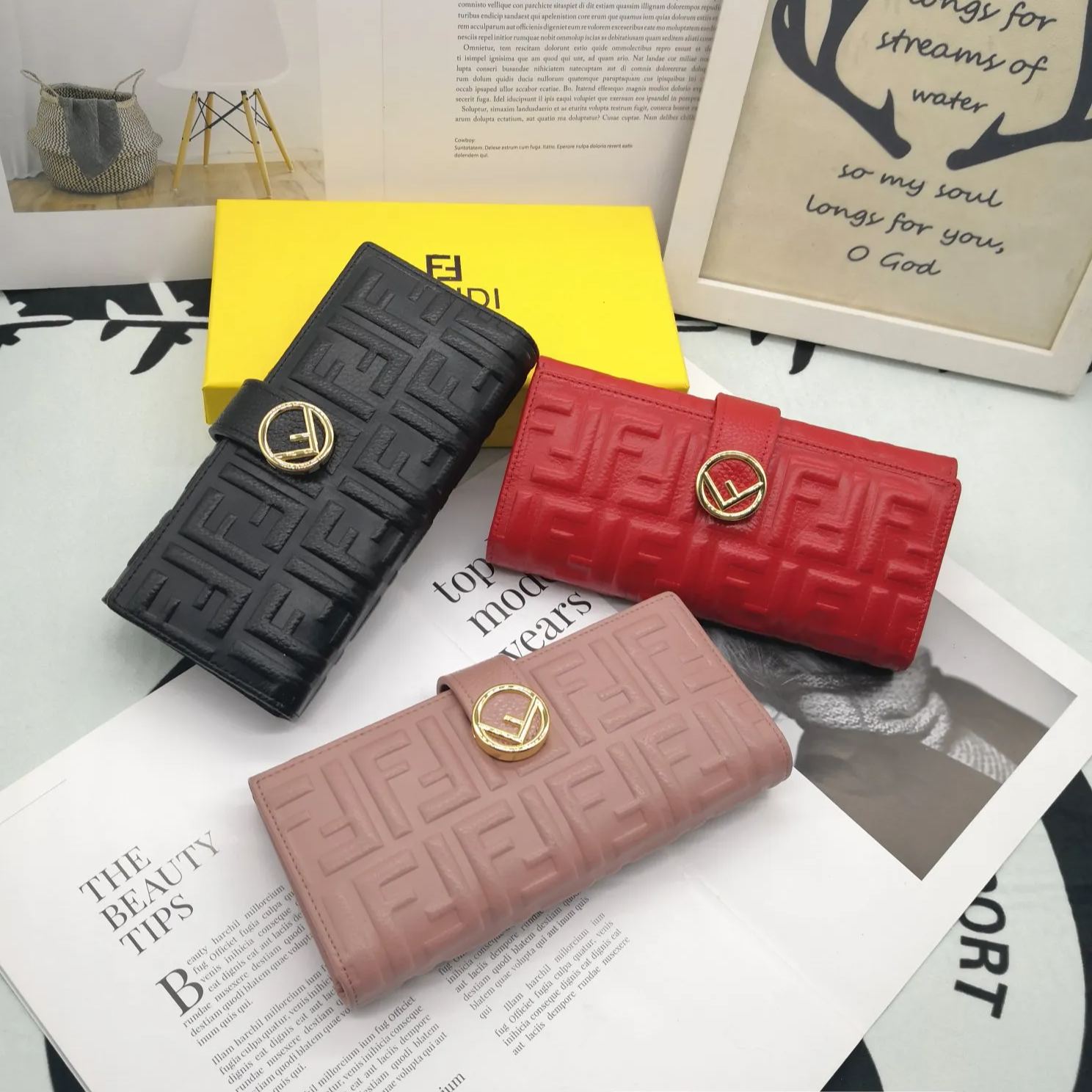 【FENDI】19.5 x 10.0 x 2.5 cm